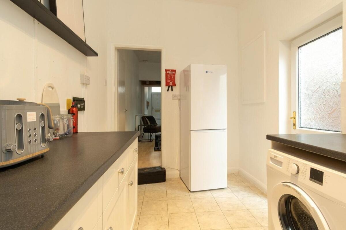 2 Bedroom Apartment By Littlepiggyrentals Short Lets & Serviced Accommodation Leicester With Wi-Fi, Free Parking & Outdoor Area Exterior foto