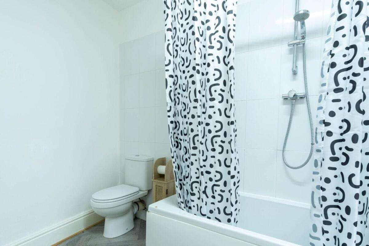 2 Bedroom Apartment By Littlepiggyrentals Short Lets & Serviced Accommodation Leicester With Wi-Fi, Free Parking & Outdoor Area Exterior foto