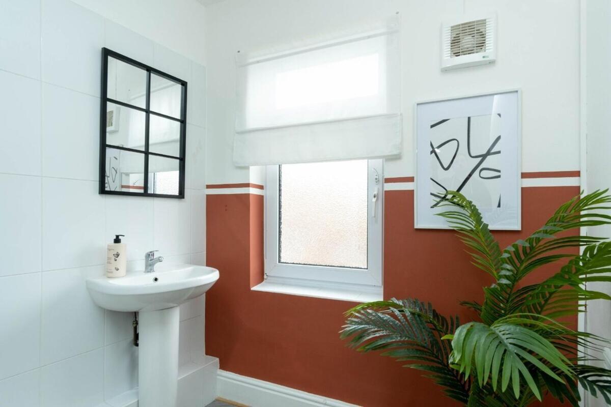 2 Bedroom Apartment By Littlepiggyrentals Short Lets & Serviced Accommodation Leicester With Wi-Fi, Free Parking & Outdoor Area Exterior foto