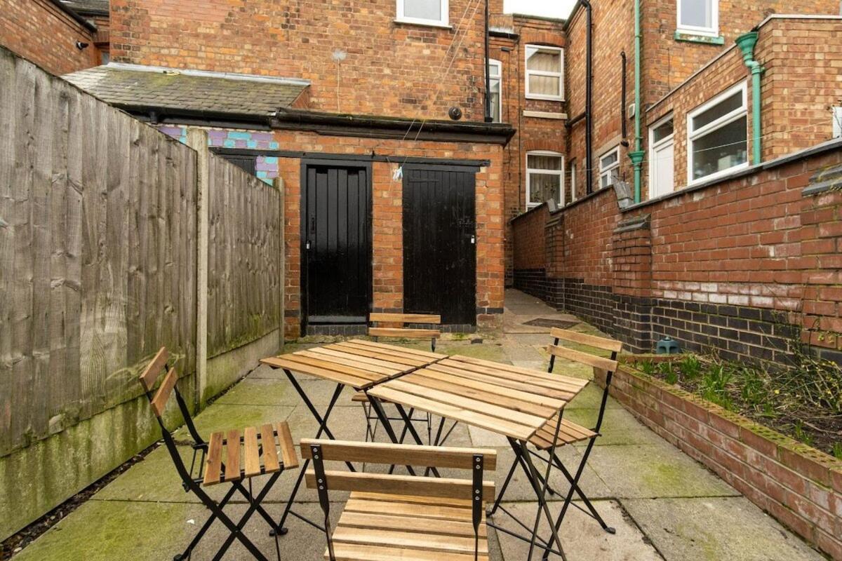 2 Bedroom Apartment By Littlepiggyrentals Short Lets & Serviced Accommodation Leicester With Wi-Fi, Free Parking & Outdoor Area Exterior foto